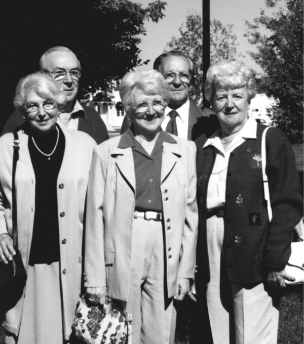 Trois soeurs, deux fr�res